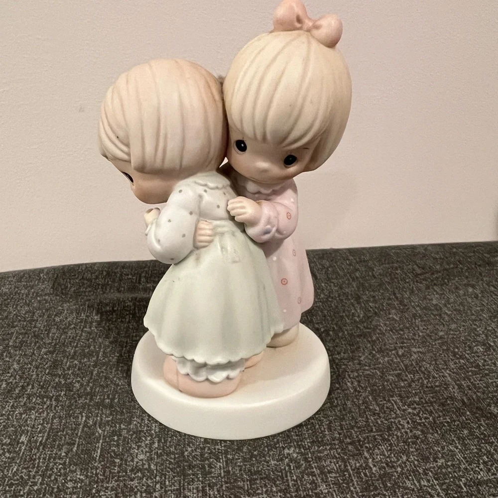 PRECIOUS MOMENTS Elegant Decor Figurine “that’s what friends are for”